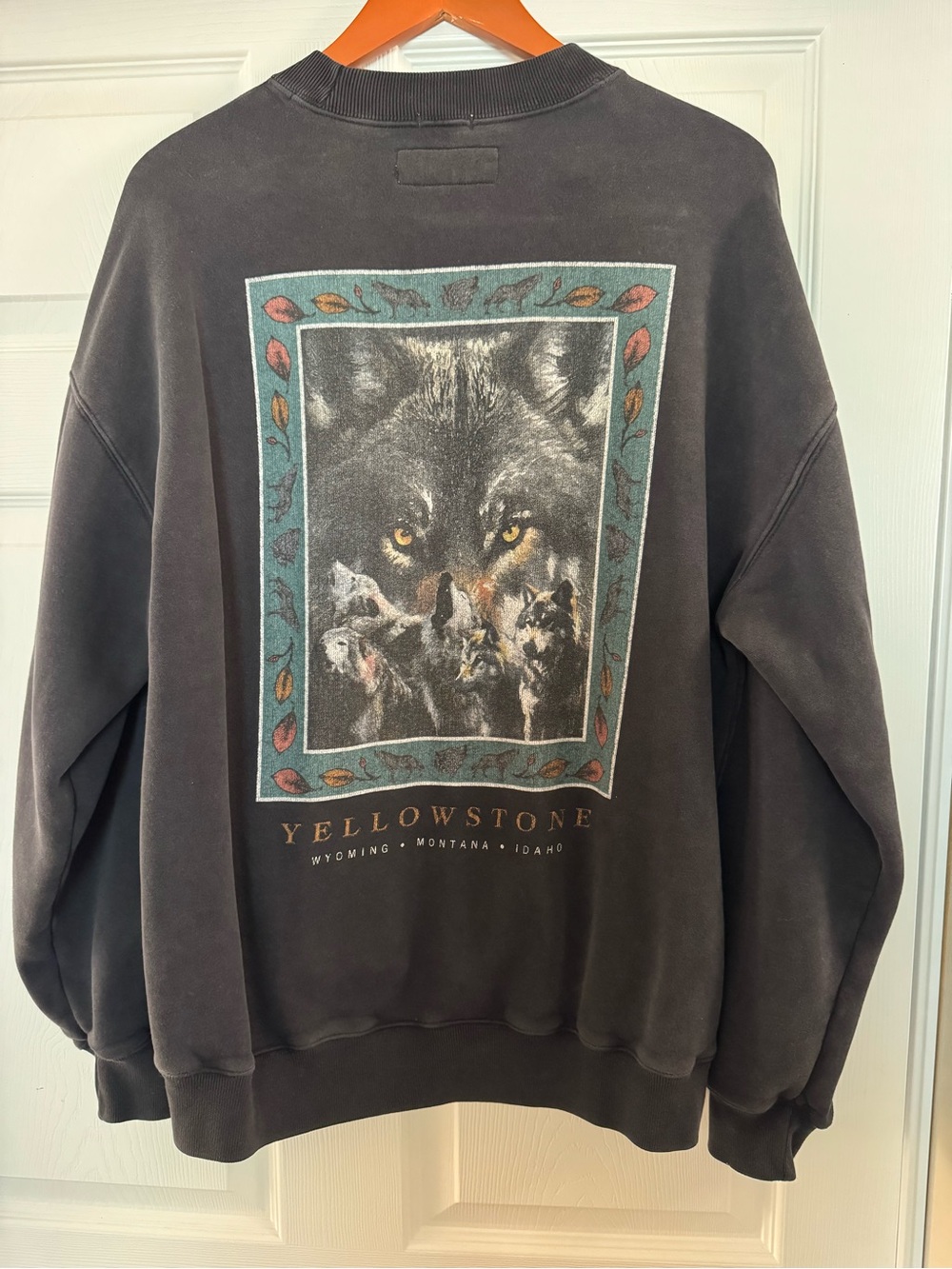 Abercrombie & Fitch Yellowstone Wolf Graphic Oversized Crewneck Sweatshirt M